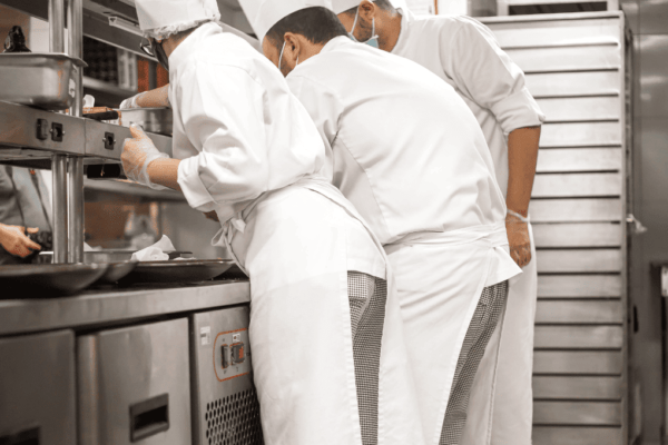 Pantaloni da cuoco o chef: materiali, vestibilità e consigli d’acquisto