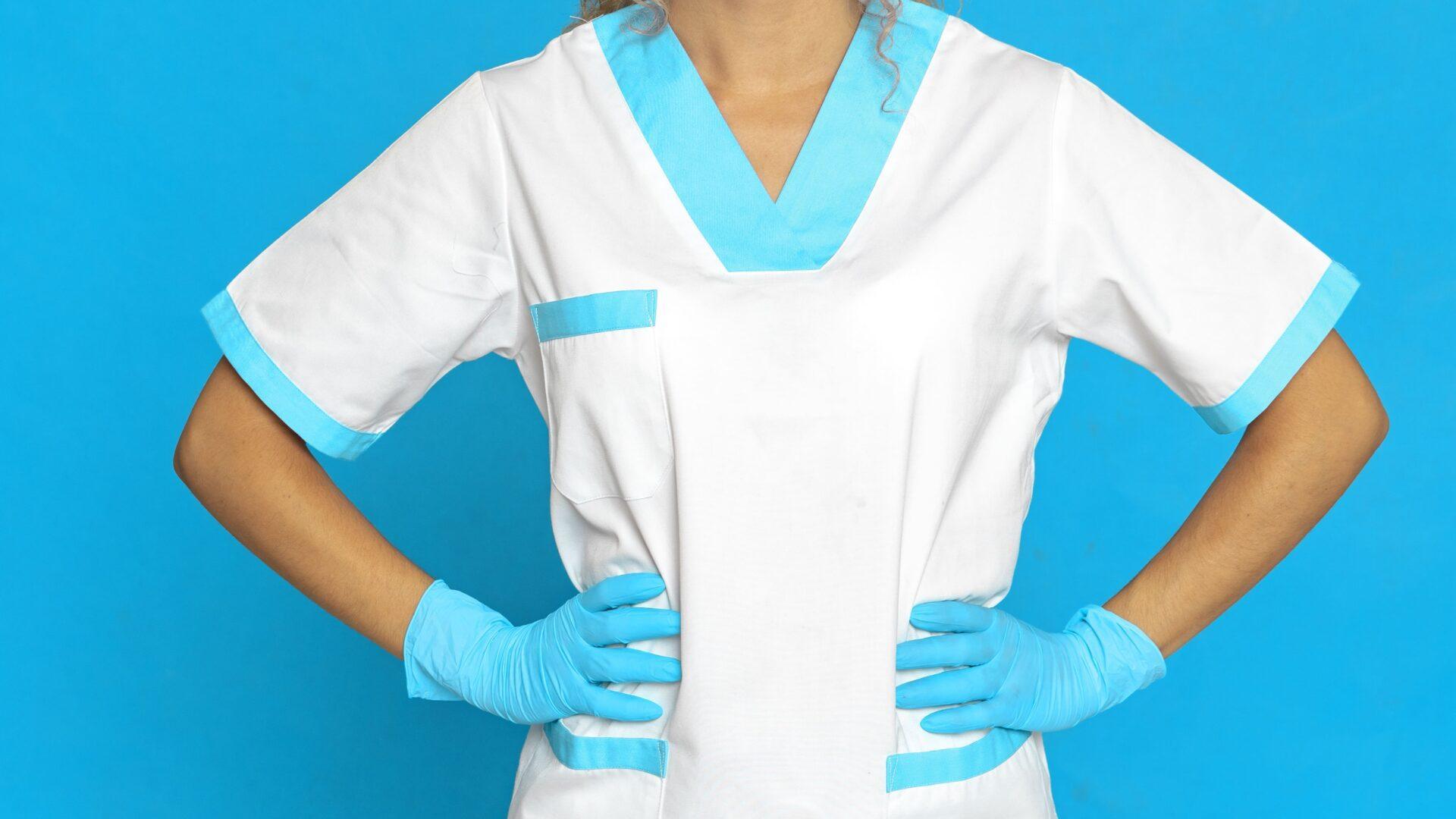 Divise sanitarie per RSA e strutture assistenziali: modelli e tessuti di qualità