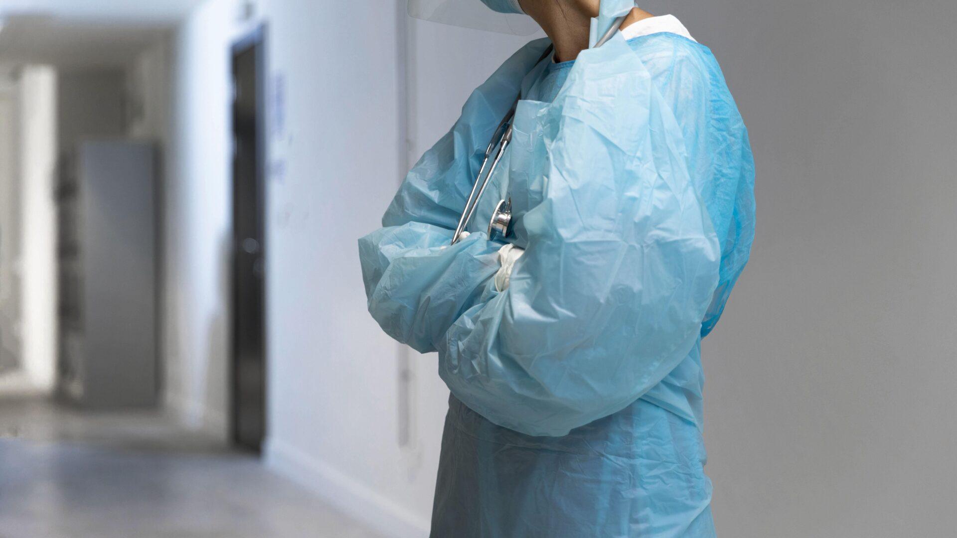 Scarpe sanitarie antiscivolo: guida completa alla scelta delle migliori calzature da lavoro per il settore sanitario