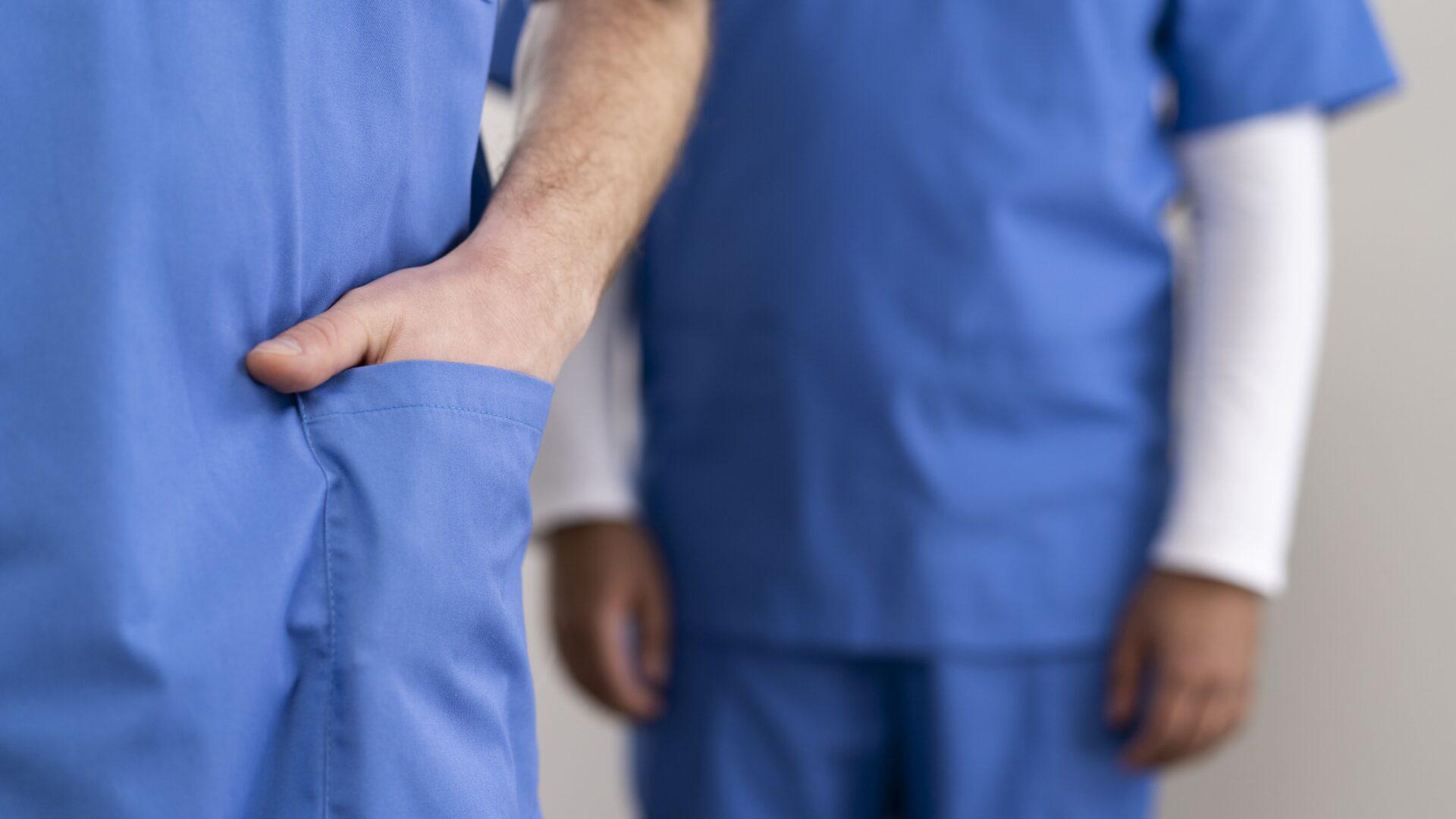 Quanto durano le divise mediche? Guida al ricambio e alla manutenzione in ambito ospedaliero